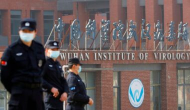 La Chine accuse les États-Unis d'être à l'origine du COVID-19 et de faire « la sourde oreille aux nombreuses questions sur sa conduite »