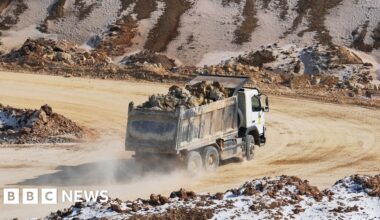 US and Ukraine sign long-awaited natural resources deal