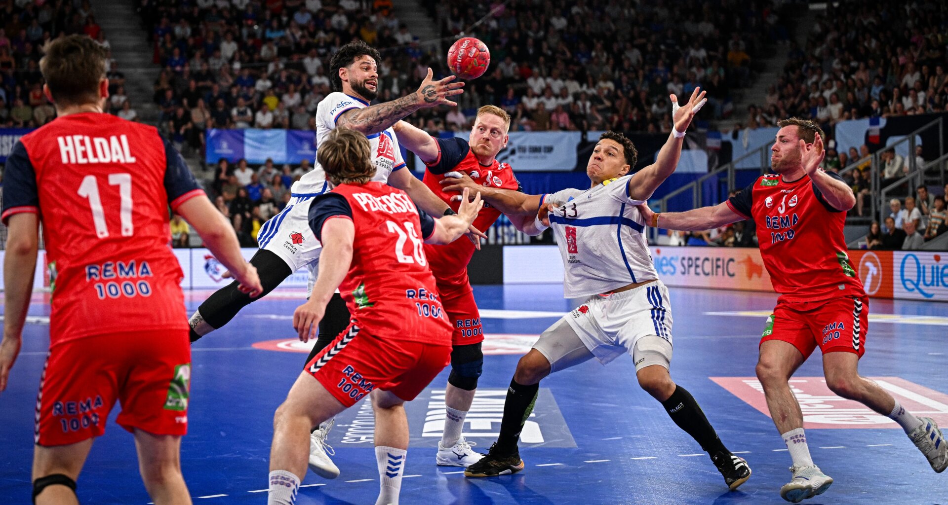 France end undefeated; Sweden take away win in Denmark