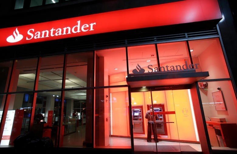 Santander Bank Polska sprzedany. Wiemy, co czeka jego klientów z kredytami, kontami i oszczędnościami [9.05.2025]