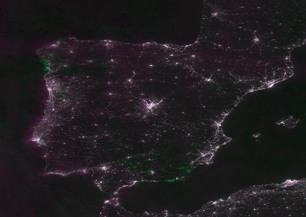 Animation showing the blackout across the Iberian Peninsula in April 2025. Green areas indicate patches of darkness. Images were captured by Earth-orbiting satellites on 29 April 2025 at 03:12, 03:36, 04:30, 04:54, and 05:18 (CEST). Credit: NOAA/NASA (VIIRS/DNB), processed with Black Marble.