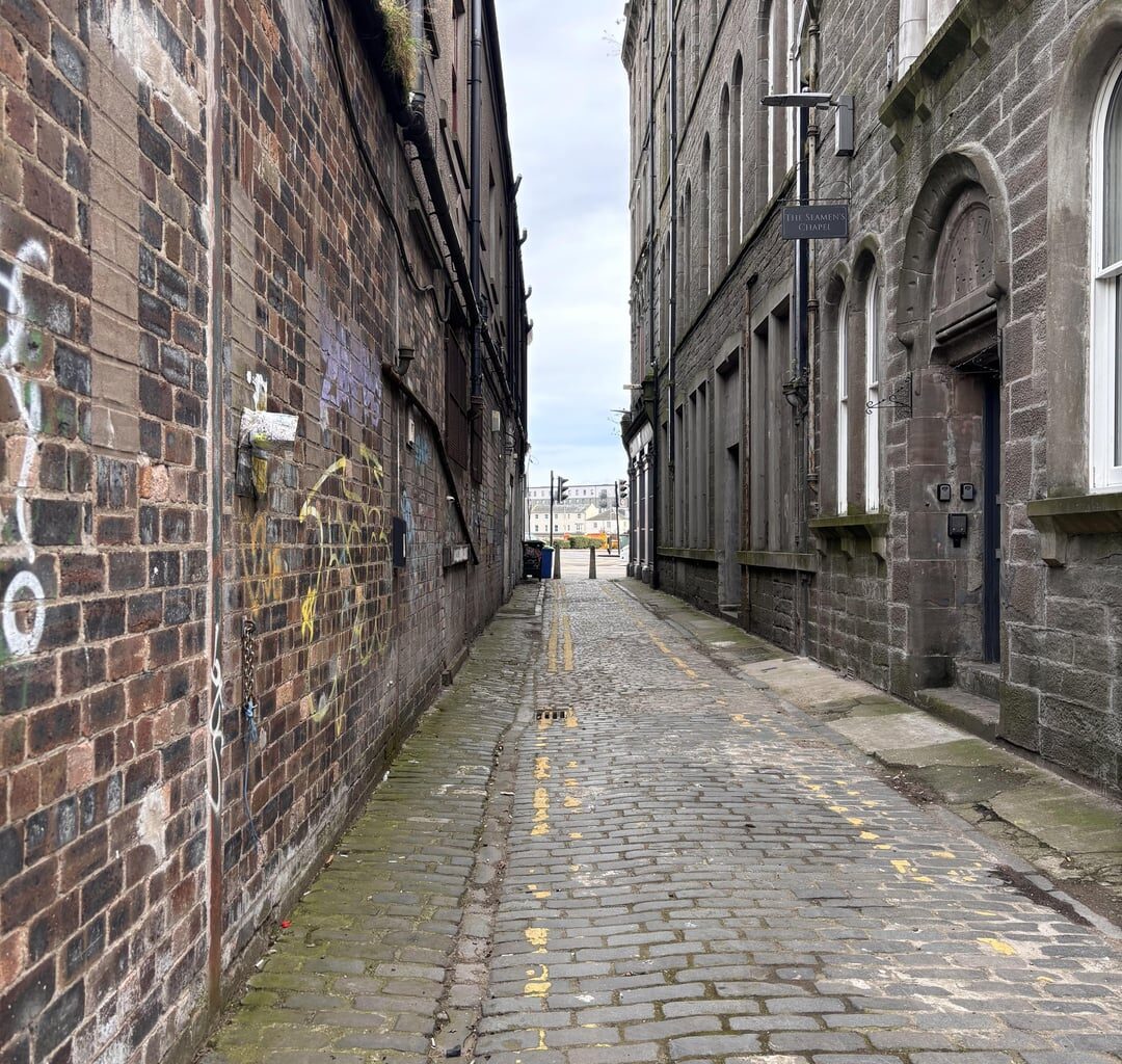 There’s just something about dirty alleyway’s