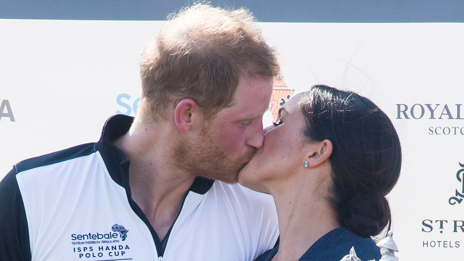Harry & Meghan's PDA Has People Saying Shady Thing About William & Kate