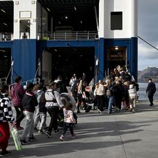 Les évacuations se succèdent à Santorin. 