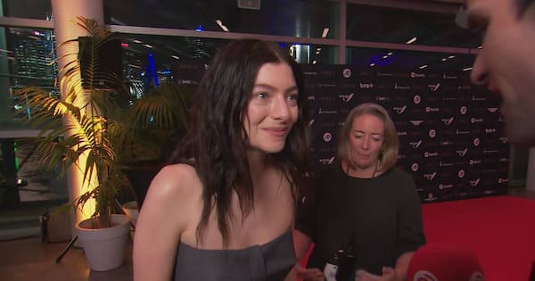 Lorde lights up music awards night