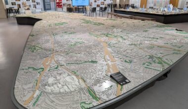 London nerd stuff but actually kinda cool - 3-D models of London at the NLA at Guildhall, EC2V. Free.