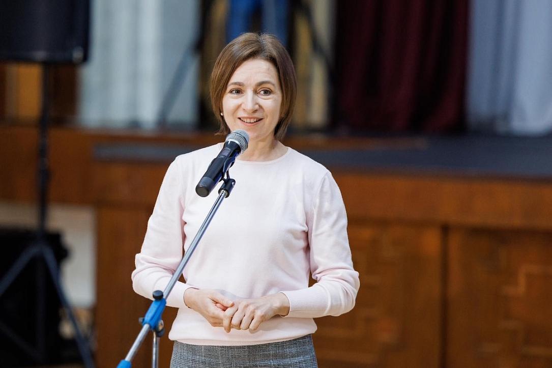 Moldovan leader Maia Sandu backs Nicușor Dan in Romanian presidential runoff, urges citizens to vote