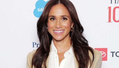 Meghan Markle Exchanges Handwritten Notes on Napkins with Flight Crew