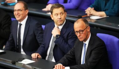Stolperstart für Kanzler Merz - Deutschland hat eine neue Regierung