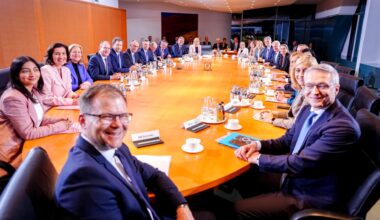 Das Bundeskabinett des neuen Bundeskanzlers Friedrich Merz (CDU) kommt zu seiner ersten Sitzung zusammen.