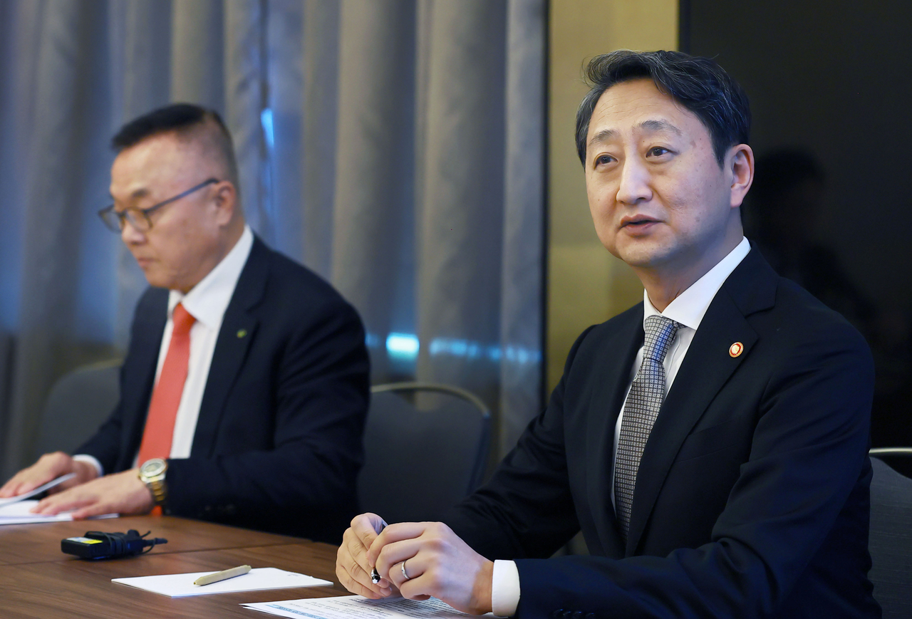 South Korean Industry Minister Ahn Duk-geun (right) speaks to reporters in Prague, the Czech Republic, Tuesday. (South Korea's Ministry of Trade, Industry and Energy)