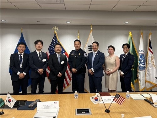 This photo shows a meeting with the US Customs and Border Protection in Washington, on Friday. (Korea Customs Service)