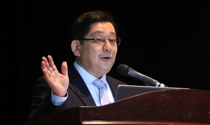 Tokyo-born scholar Yuji Hosaka steps into Seoul politics