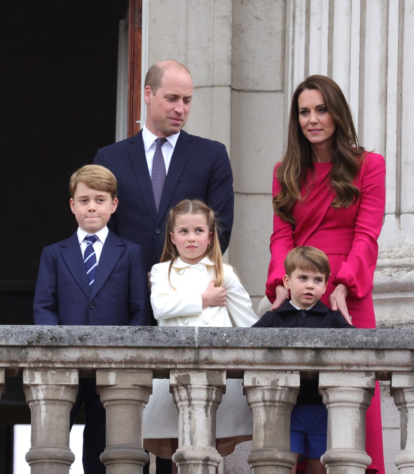 Prince George, Princess Charlotte, Prince Louis, Prince William, and Princess Catherine on a balcony.