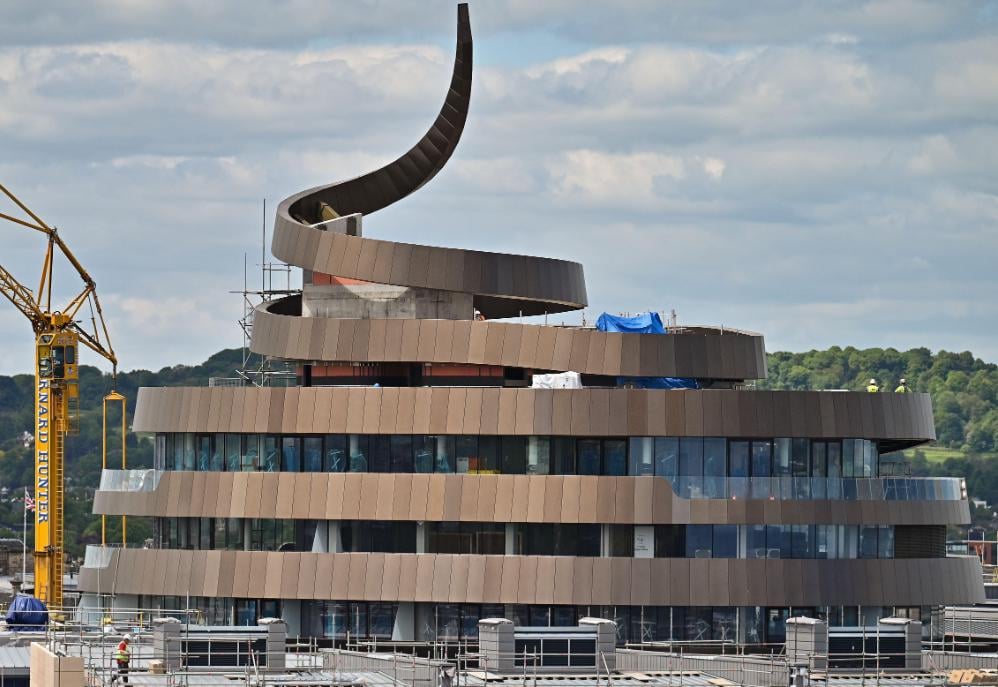 Was on the bus today In Edinburgh with a family sitting beside/behind me, coming into the city centre and one of the kids said the poopy tower! This is what she meant- 🤣