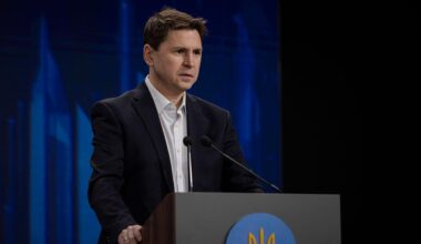 Zelensky will only meet with Putin in Istanbul, lower-level talks pointless, aide says