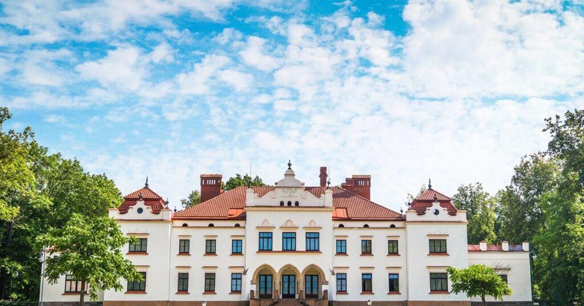Iš Vatikano į Lietuvą atvyks neįkainojamos vertybės: Valančiaus vertimas, Vyčio apkaustai ir moterų misija