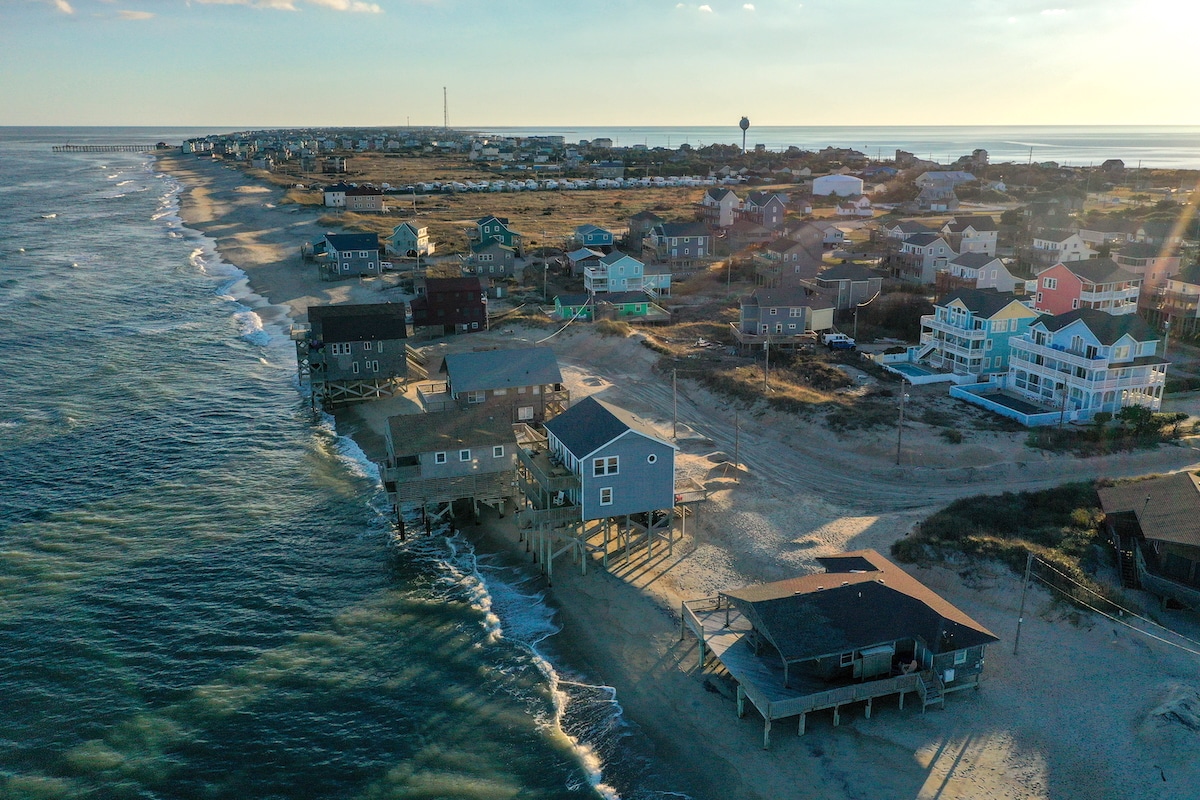The barrier island community of Rodanthe, North Carolina is experiencing one of the highest rates of erosion and sea level rise on the U.S. East Coast. Coastal houses in the community are threatened and several have collapsed into the ocean