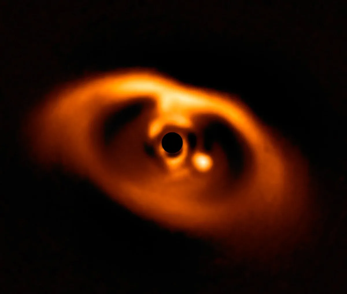 Exoplanet PDS 70b is still in the process of forming. It can be seen as a bright orange spot to the right of centre in this image captured by the SPHERE instrument on the Very Large Telescope. Credit: ESO/A. Müller et al.