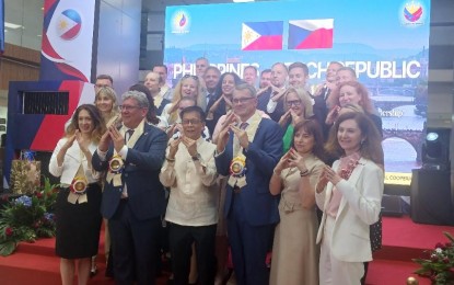 <p><strong>DEEP FRIENDSHIP</strong>. Department of Migrant Workers (DMW) Secretary Hans Leo Cacdac and Czech Republic Ambassador Karel Hejč lead officials present during the Philippine-Czech Republic Friendship Week event in Mandaluyong City on Tuesday (May 20, 2025). The Czech Republic is opening its doors to over 10,000 skilled foreign workers, with the Philippines seen as a key partner in filling this growing labor demand. <em>(Photo by Marita Moaje)</em></p>