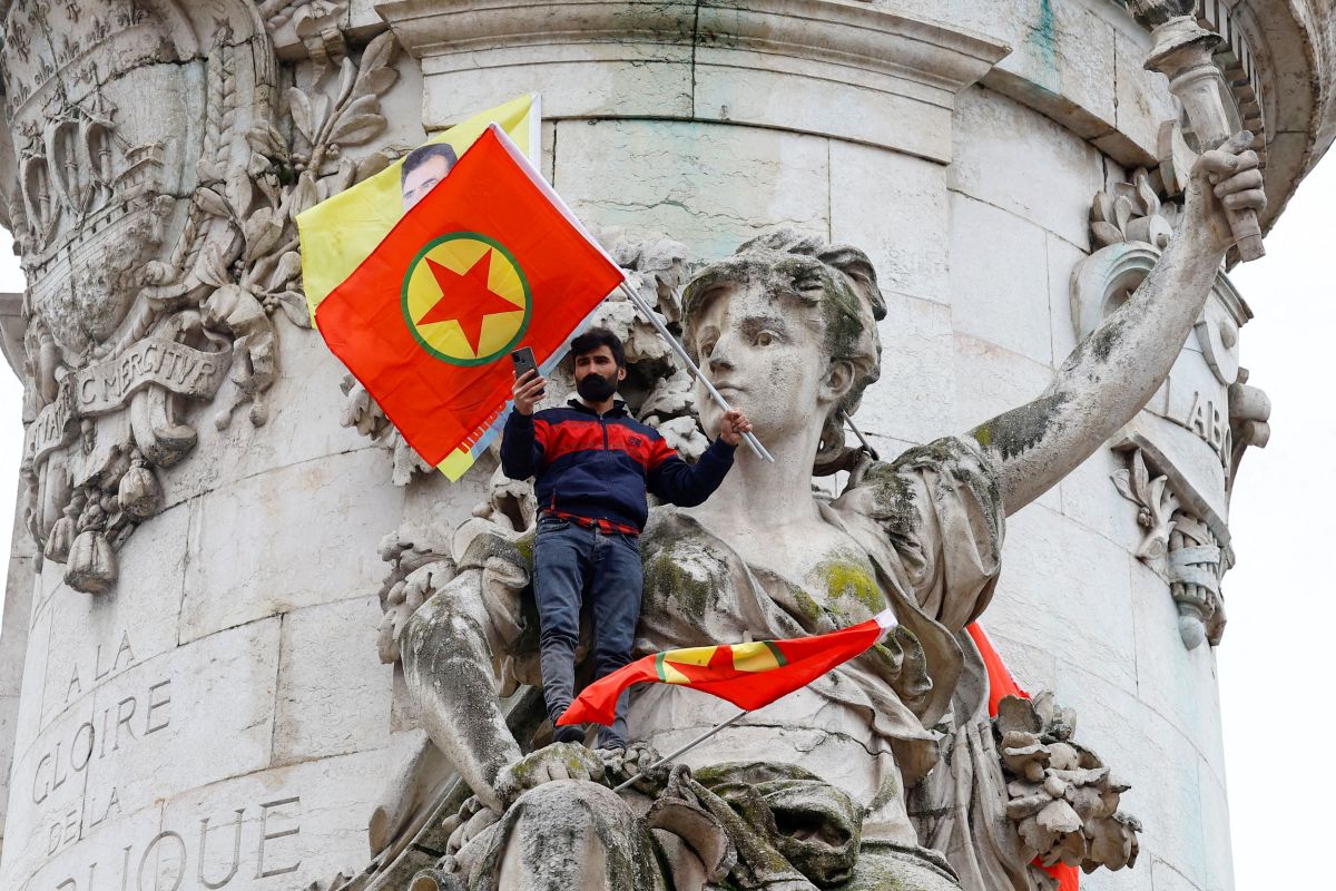 Αφοπλισμός του PKK: Το τέλος εποχής στην Τουρκία, η νέα πραγματικότητα σε Συρία και Ιράκ
