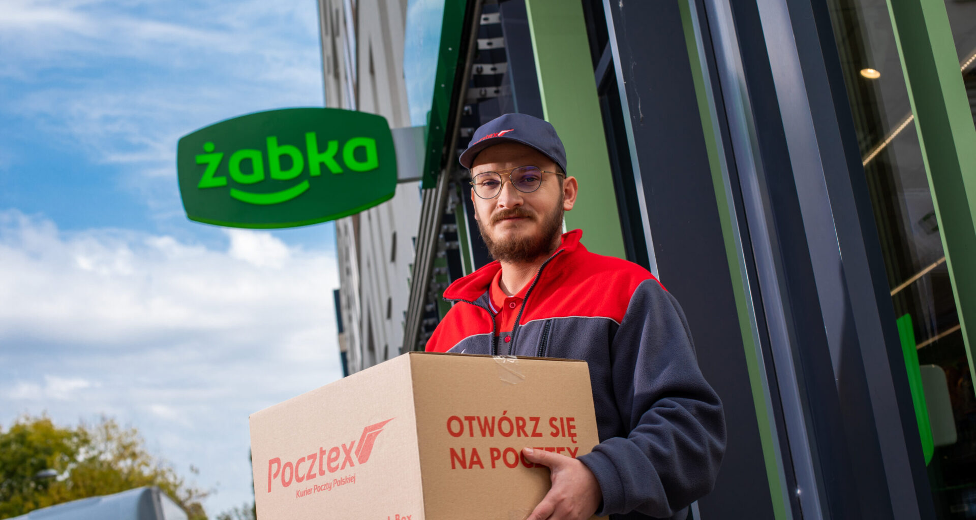 Żabka i Poczta Polska zawarły sojusz. To może być koniec długich kolejek!