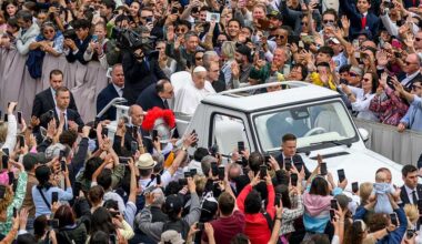 Pope Francis's popemobile set to become health clinic for Gaza children