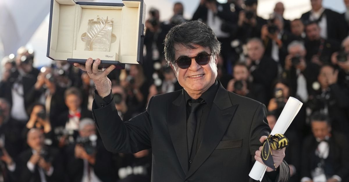 Formerly jailed Iranian filmmaker Jafar Panahi wins the top award at Cannes Film Festival.