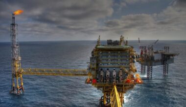 Occidental Petroleum (OXY) Stock Drops As Oil Prices Slide Ahead Of Earnings Report - Occidental Petroleum (NYSE:OXY)