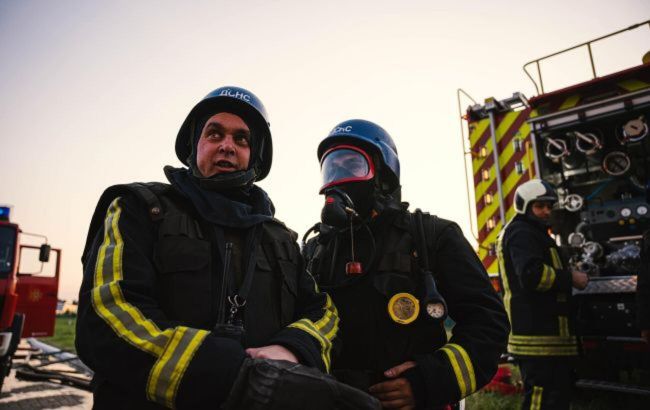 Shahed drone attack: debris falls in Kyiv, fire breaks out