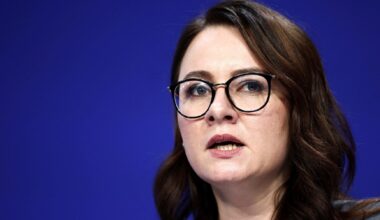 US-Ukraine sign deal. US to provide military support