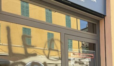 Sabato notte il raid contro Fratelli d’Italia