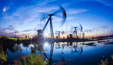 Oil News: Will Rising Inventories and Surplus Forecasts Drag Prices Lower Next Week?
