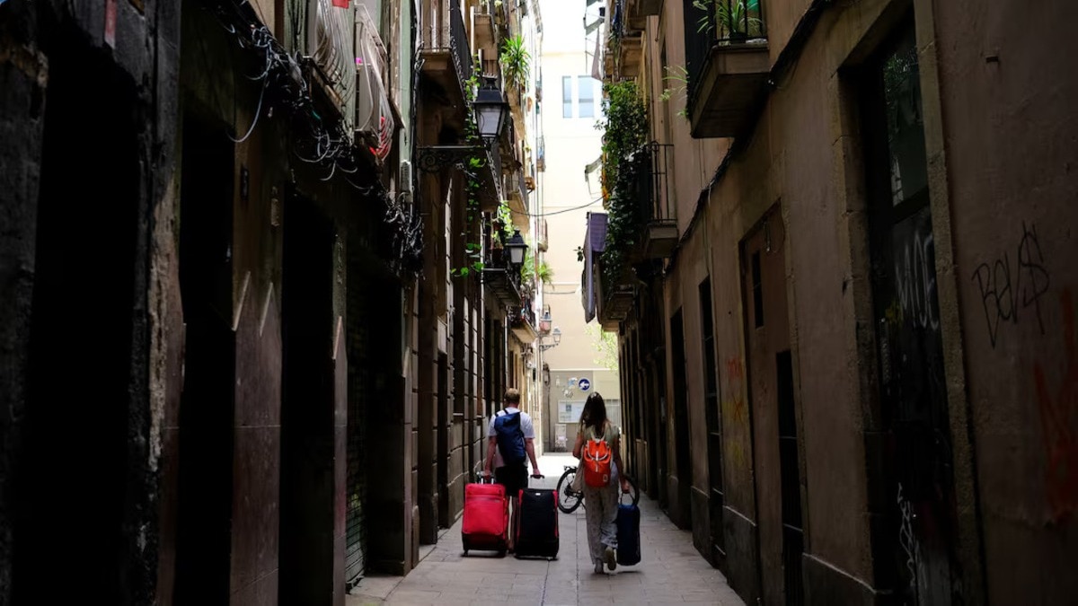Spain orders Airbnb to remove 65,000 listings over housing violations