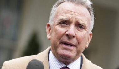 Trump envoy calls out neocons pushing for war with Iran