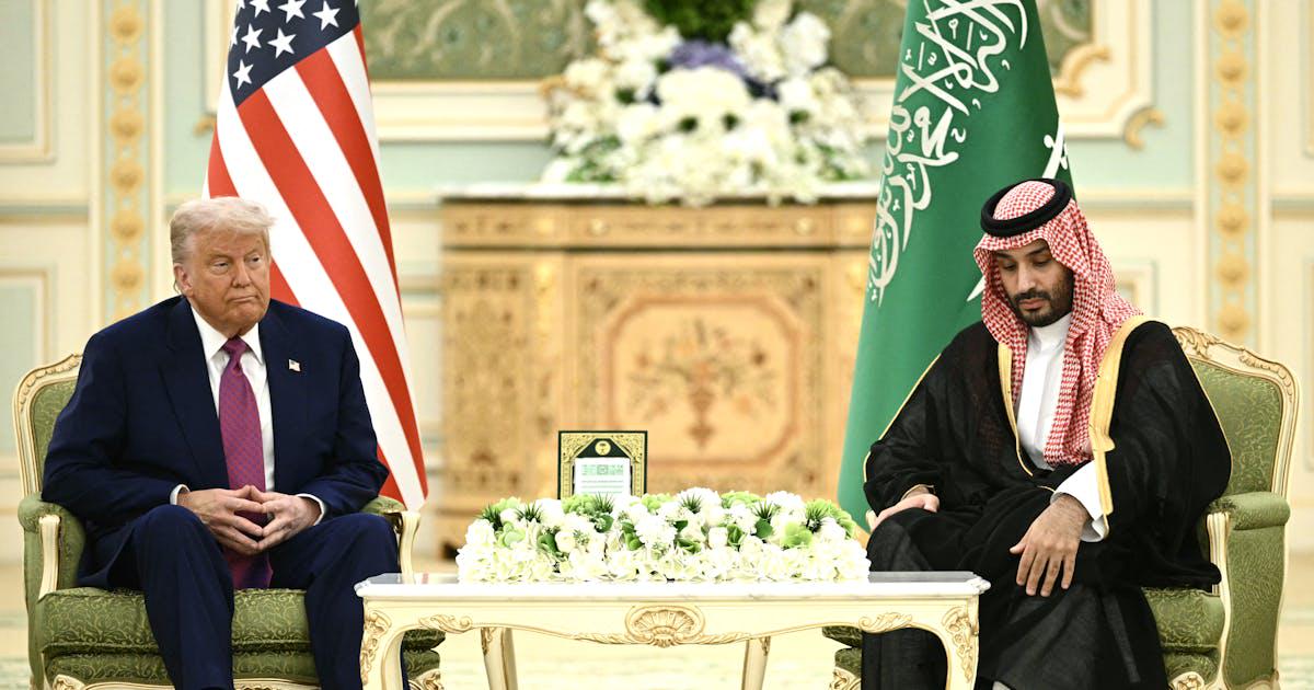 Old Man Trump Falls Asleep in Middle of Saudi Briefing on Arms Deal