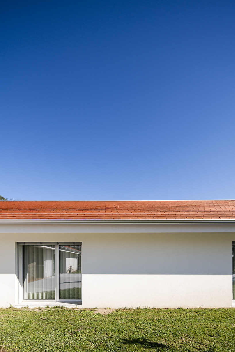 the geometry of living an l shaped house 5