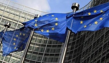 EU economy struggles amid political turmoil, US tariff pressures