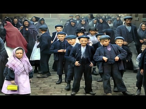 Victorian, England 1901 (scene street - Restored like never before!)