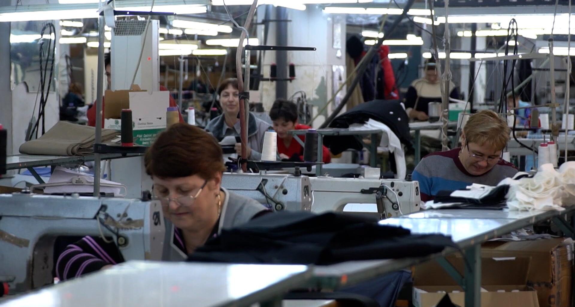 CALCUL: Cu cât scad salariile românilor dacă impozitul pe venit va ajunge la 14%