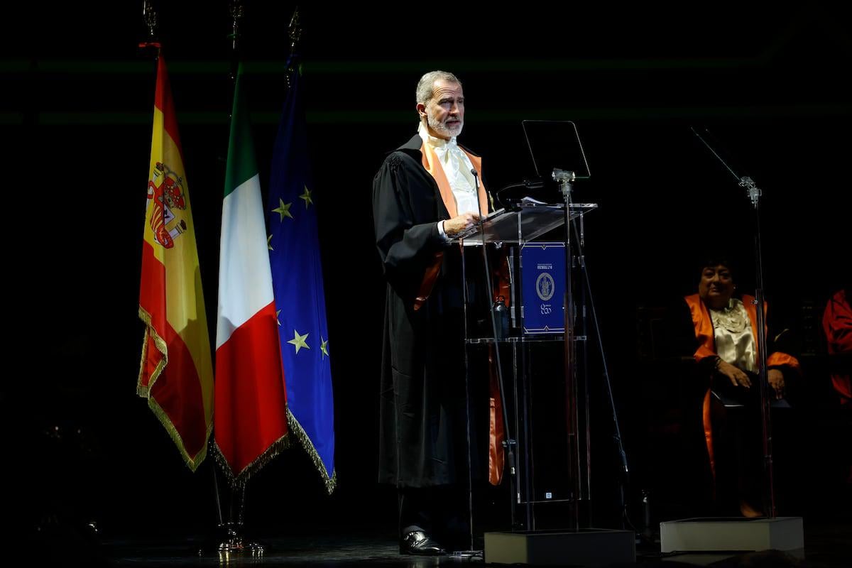 El Rey recibe el ‘honoris causa’ en Nápoles con un intenso recuerdo de los lazos de la ciudad con España
