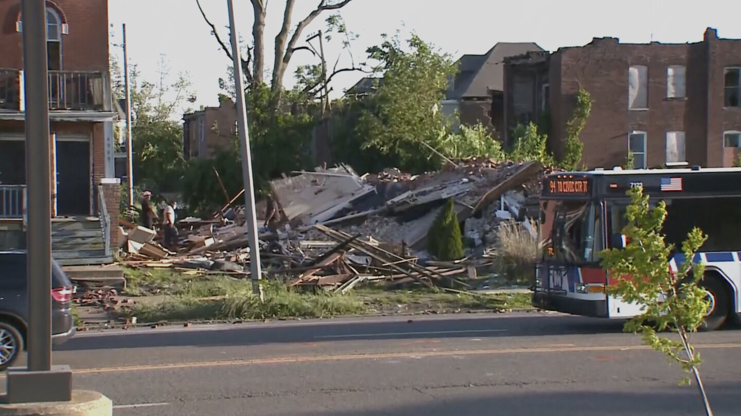 Severe weather kills 14 in Kentucky; 7 in Missouri