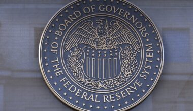 Federal Reserve official sees signs of slowing economy but not ready to cut rates