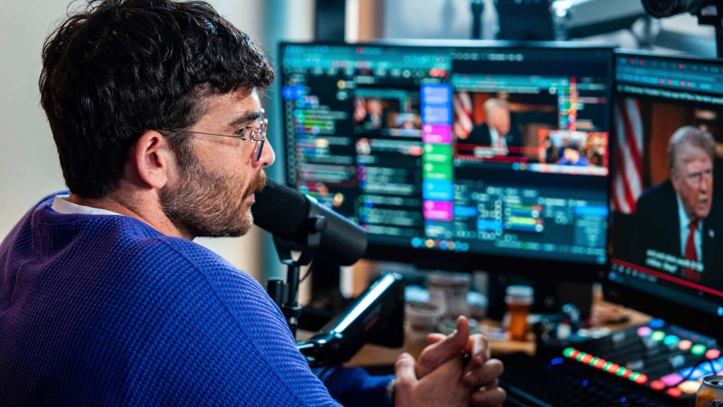 Streamer Hasan Piker detained, questioned at Chicago airport