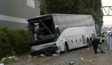 1 killed, 32 injured in collision of bus and SUV on Los Angeles area freeway