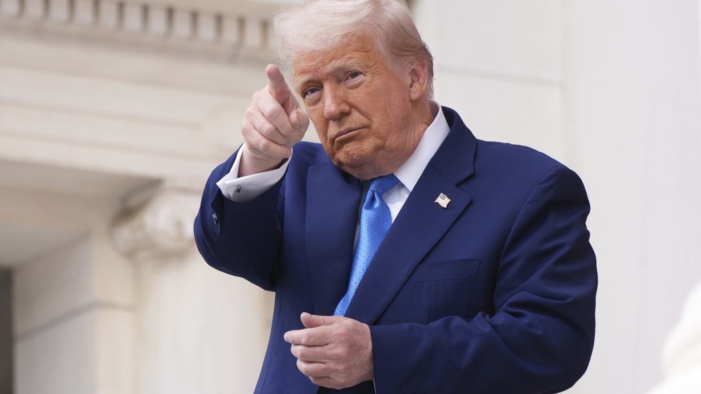 Appeals court allows Trump to continue collecting emergency tariffs