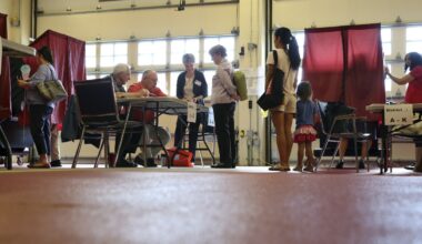 Some Democrats push the economy, not immigration, for Latino voters