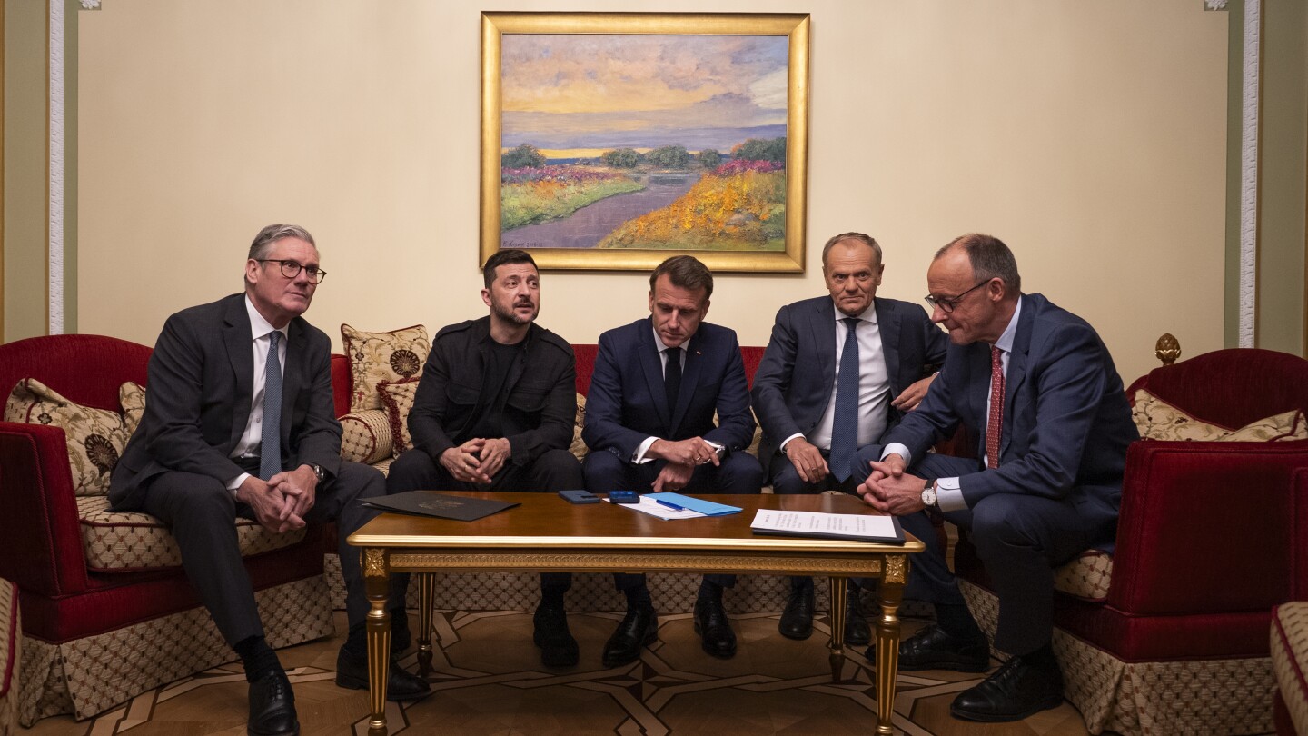 Ukrainian president welcomes Russian overtures but insists on ceasefire before peace talk