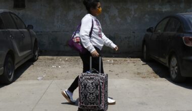 US sends 68 migrants back to Honduras and Colombia in first voluntary deportation