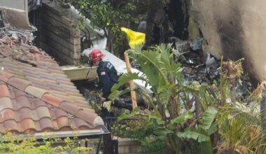 Small aircraft crashes into residential neighborhood in Simi Valley